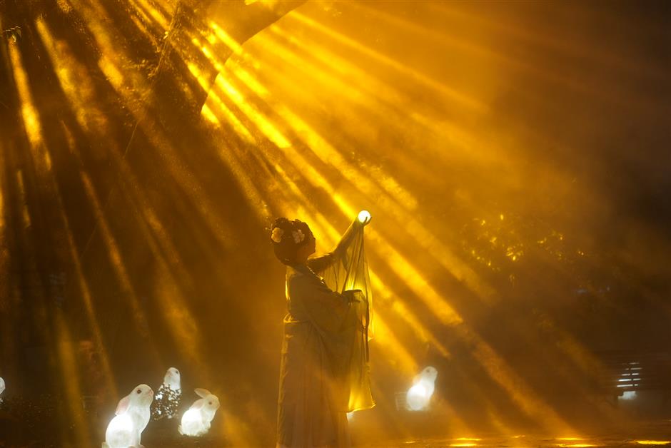 Xuhui Lights Up for a Tang-Style Mid-Autumn Celebration