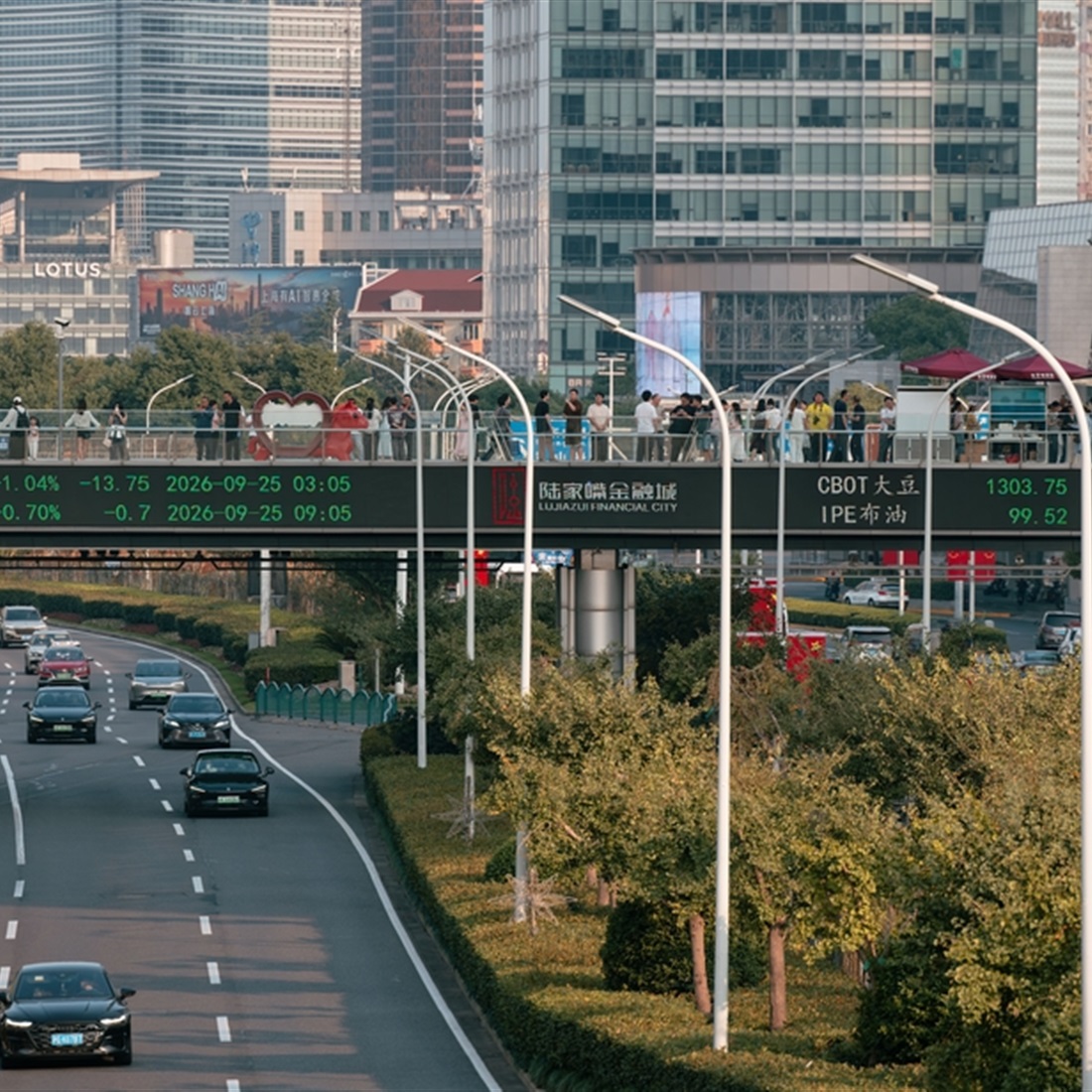 Chinese Stock Markets Slip as Investors Holiday-Proof Their Investments