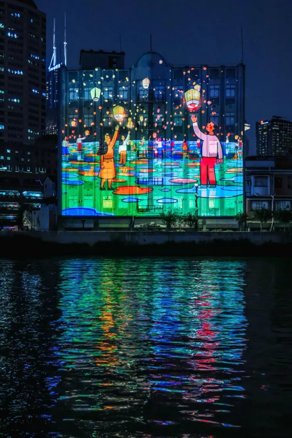 看,上海在发光!
