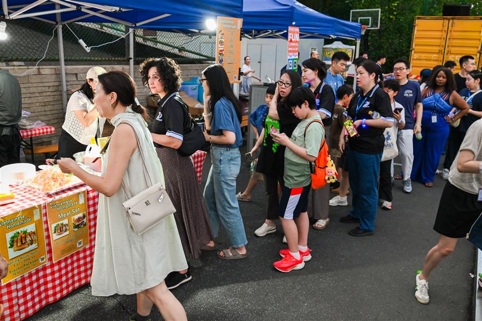 [See & Be Seen] A Ton of Expat Families Weekend Drinking in Qingpu