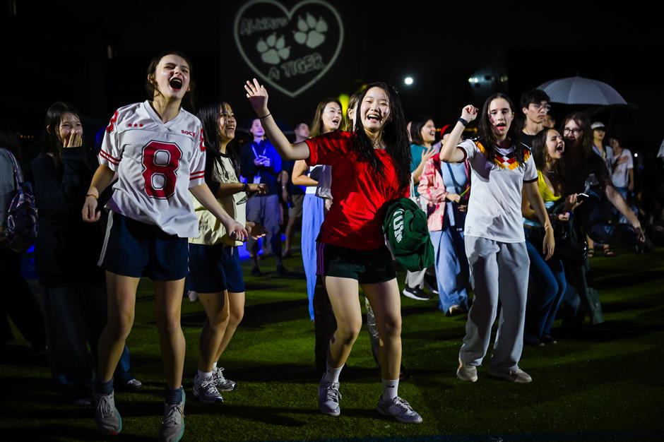 [See & Be Seen] A Ton of Expat Families Weekend Drinking in Qingpu
