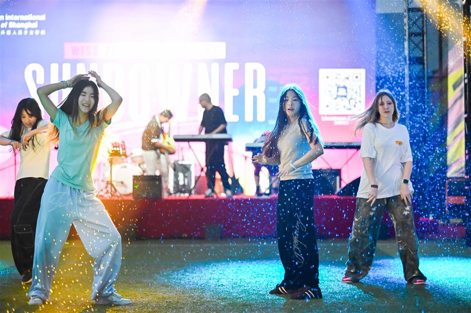 [See & Be Seen] A Ton of Expat Families Weekend Drinking in Qingpu