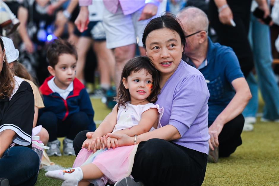 [See & Be Seen] A Ton of Expat Families Weekend Drinking in Qingpu