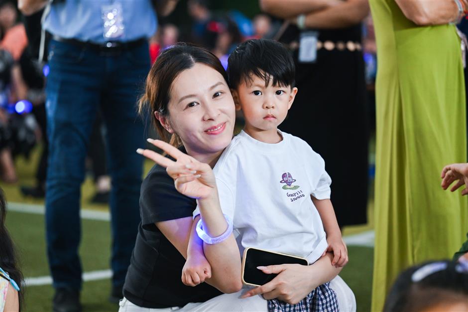 [See & Be Seen] A Ton of Expat Families Weekend Drinking in Qingpu