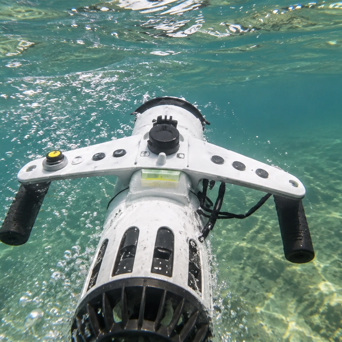 Robbery Suspect Caught With Underwater Propeller After Swimming From Macau to Hengqin