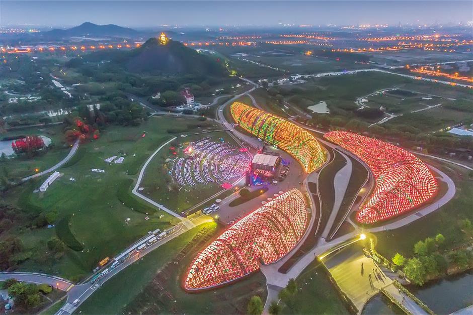 Dual‑Summit Tourism Campaign Connects Sheshan's Nature with Shanghai Tower's Urban Skyline