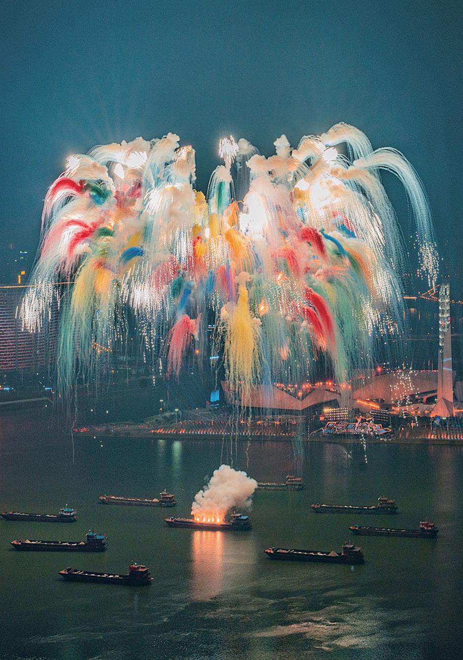 去看大烟花!上海国庆假期的夜空被点亮!