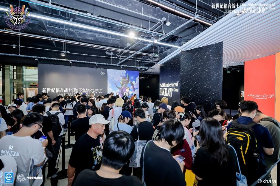 Nanjing Road Draws Holiday Crowds As Stores Offer Deals