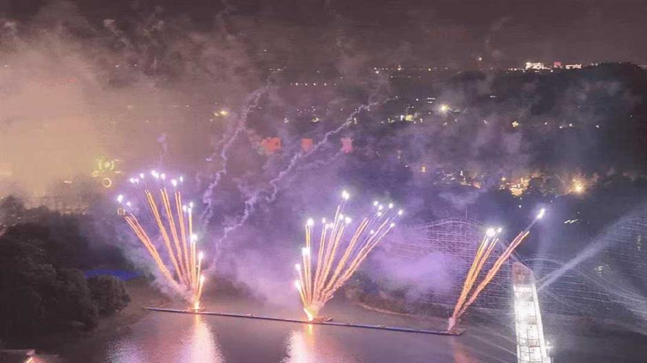 去看大烟花!上海国庆假期的夜空被点亮!