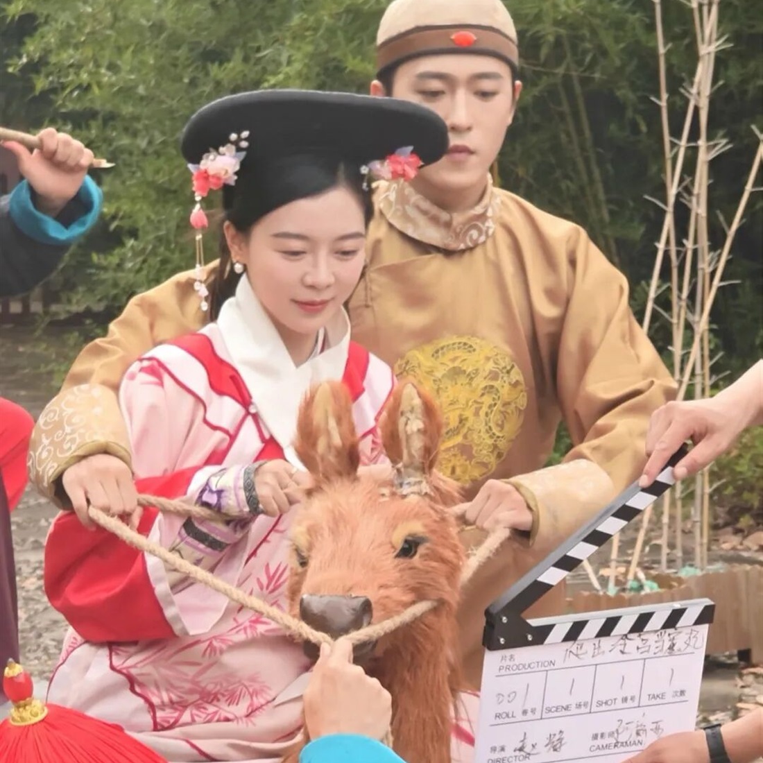 For 218 Yuan, Tourists Take the Lead at Hengdian Film Studios