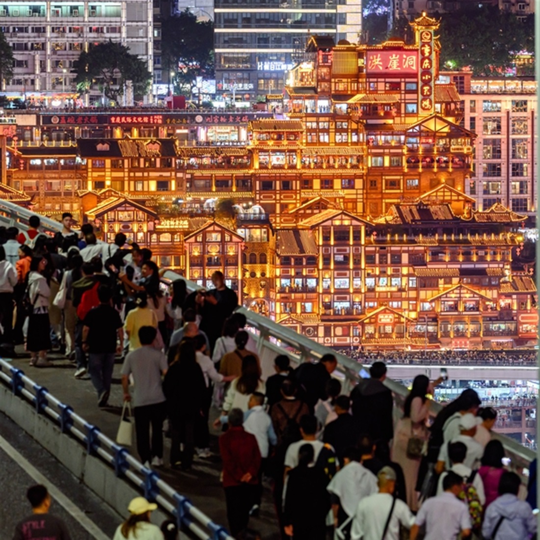 China's National Day Holiday Retail Sales Rise as Travel Volumes Surge