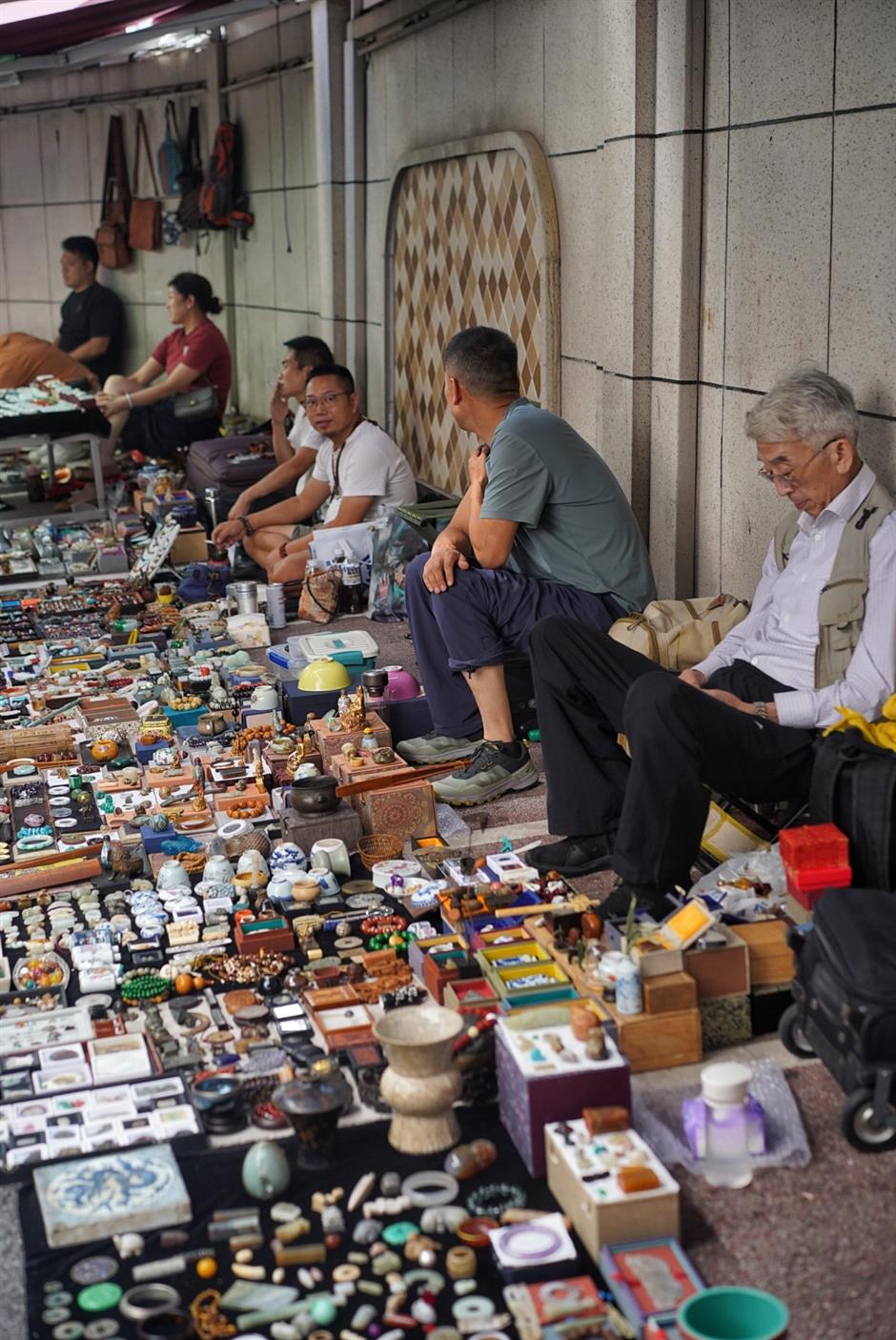 [Hai Guide] Shanghai's Huge Antique Market: Yunzhou Curio City