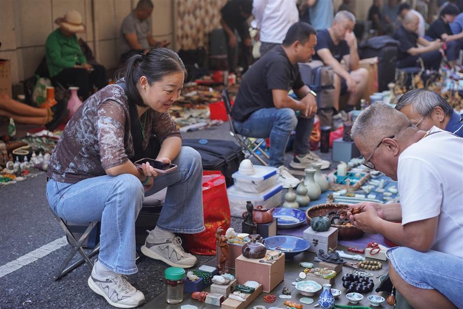 [Hai Guide] Shanghai's Huge Antique Market: Yunzhou Curio City