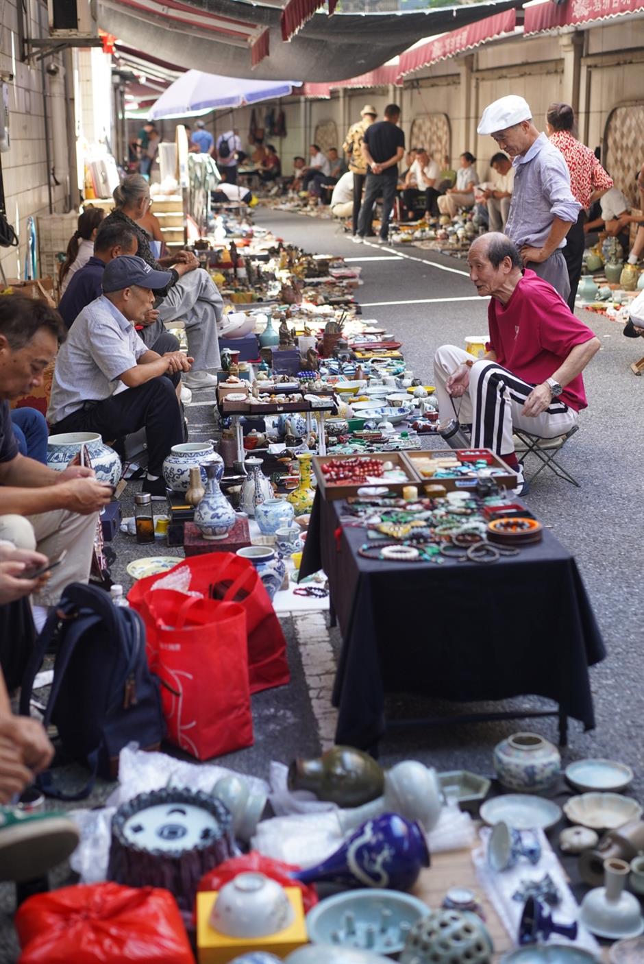 [Hai Guide] Shanghai's Huge Antique Market: Yunzhou Curio City