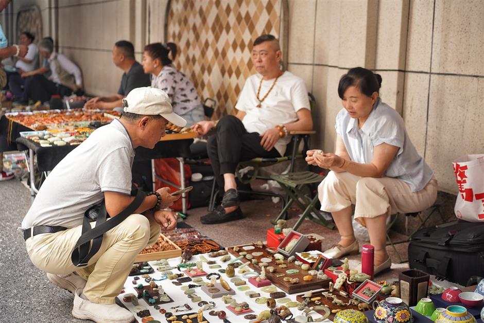 [Hai Guide] Shanghai's Huge Antique Market: Yunzhou Curio City