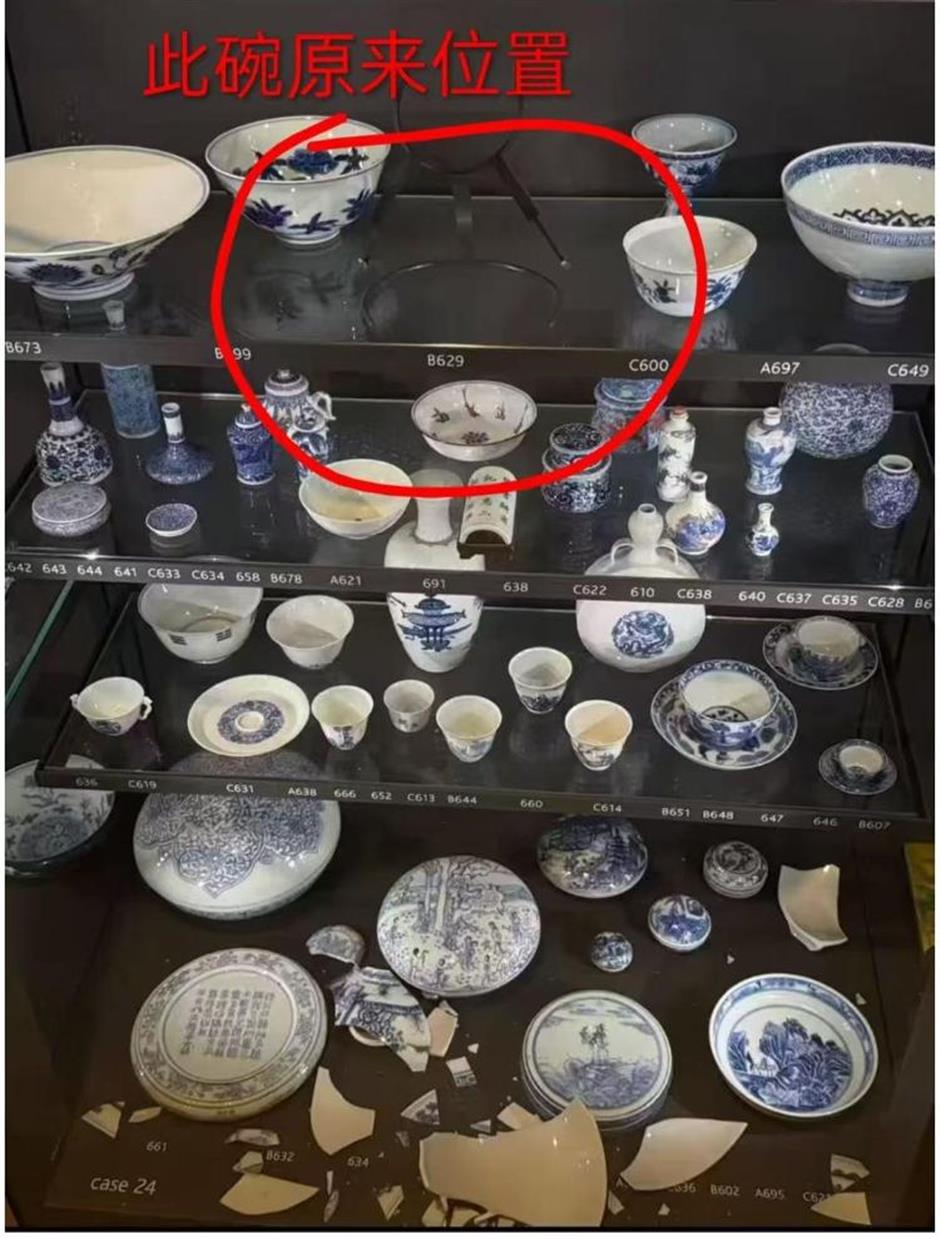 2 Qing Dynasty Porcelain Artifacts Damaged at British Museum After Bowl Falls From Display Shelf