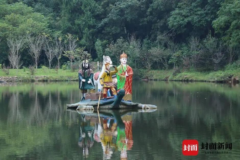 Man's Handmade 'Journey to the West' Theme Park in Sichuan Wins Over Holiday Crowds