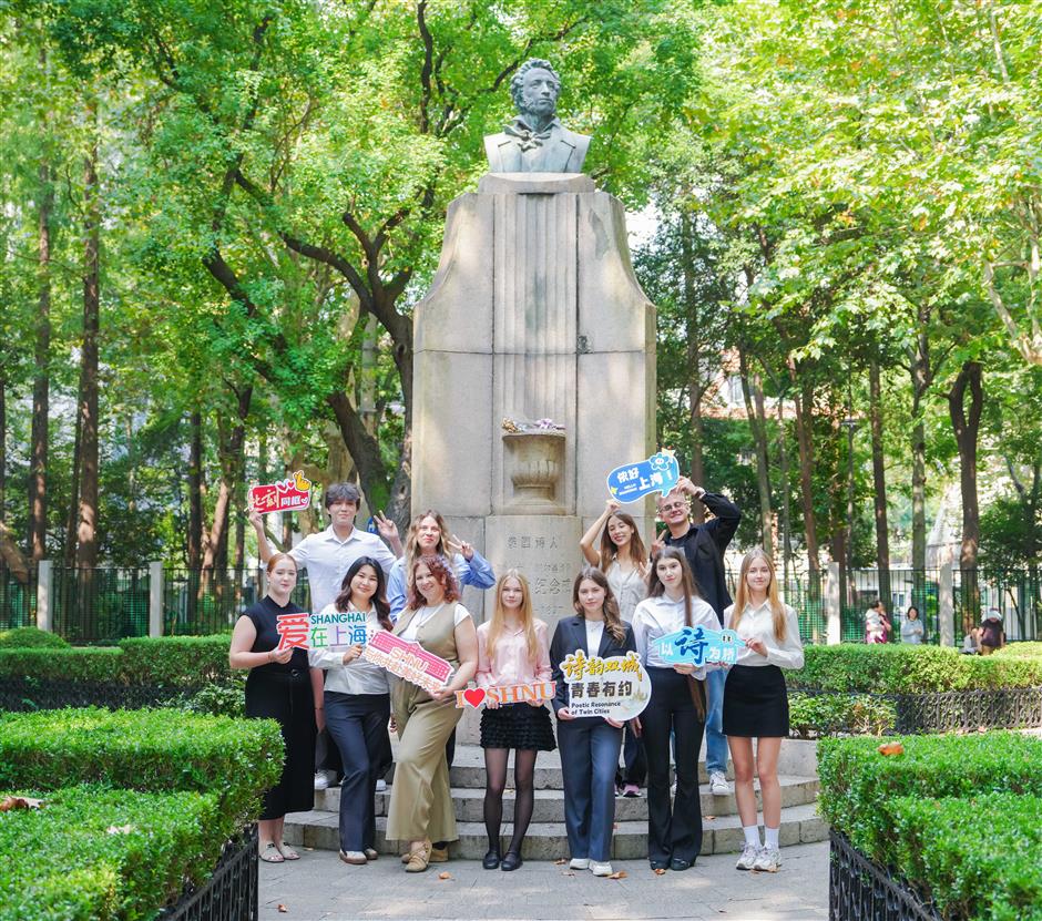 Poetry, Music Link Young Chinese and Russians on a Walk Through Shanghai's Old Streets