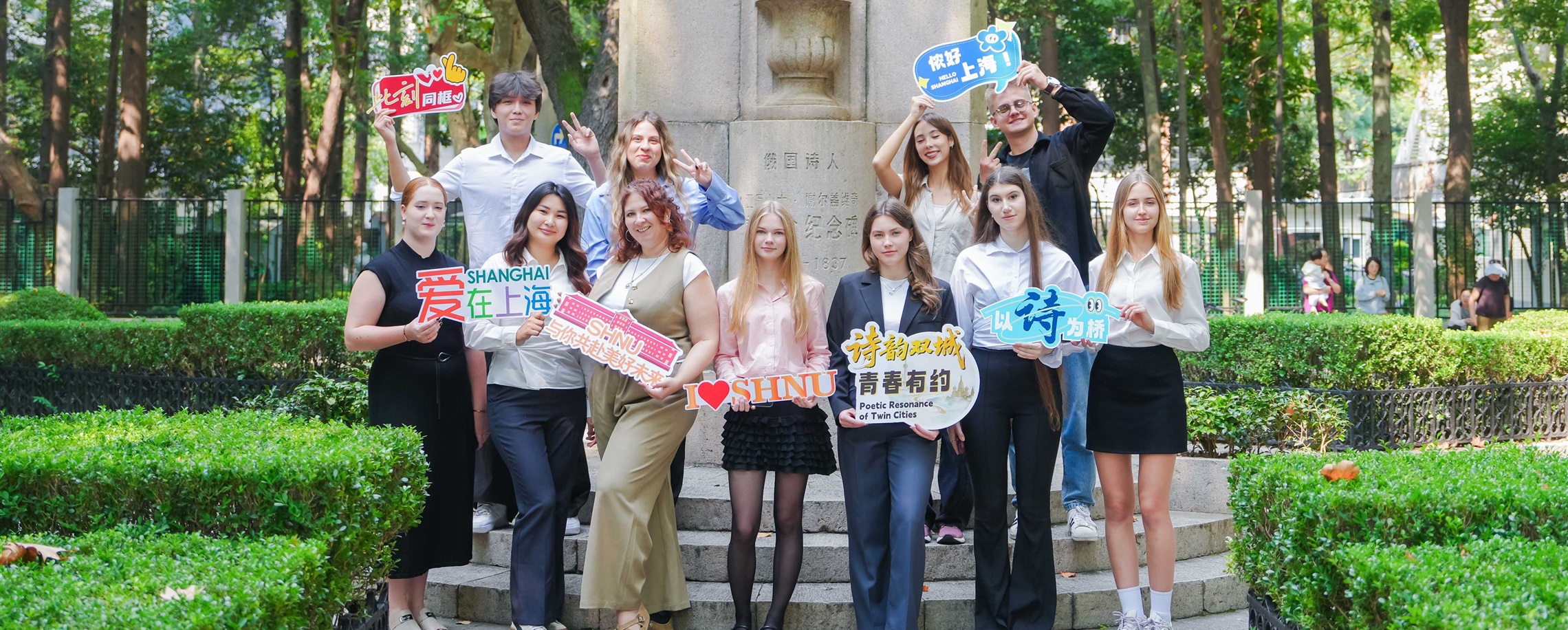 Poetry, Music Link Young Chinese and Russians on a Walk Through Shanghai's Old Streets