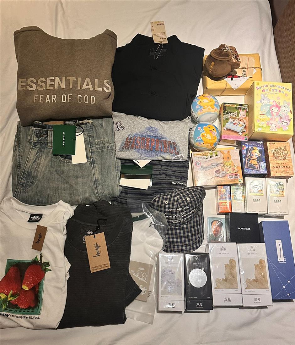 [Current Trends] Foreign Tourists Fill Their Suitcases as 'China Haul' Goes Viral
