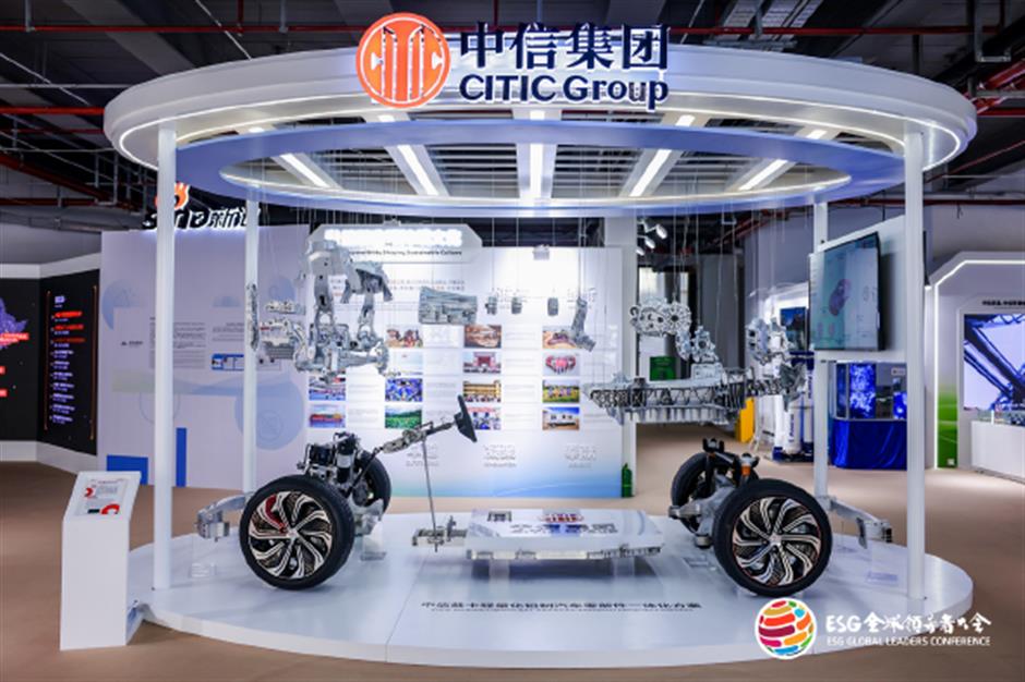 Robot Shows and Recycled Crafts at Shanghai's Green Expo