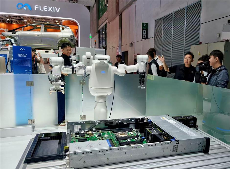 Robots, No Longer Just Dancing Gimmicks, Penetrate Factory Floors