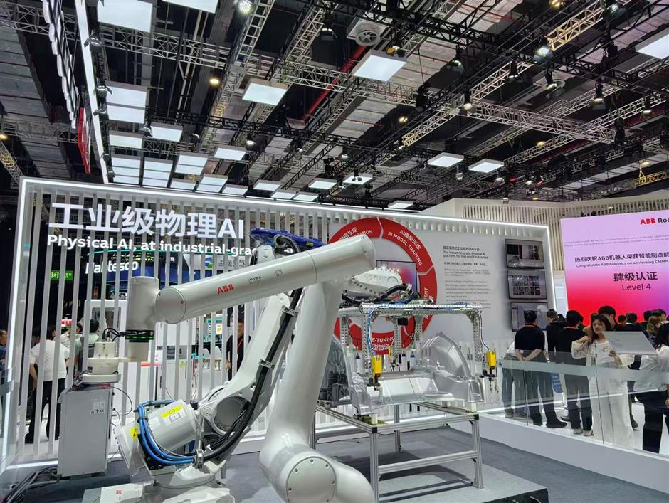 Robots, No Longer Just Dancing Gimmicks, Penetrate Factory Floors