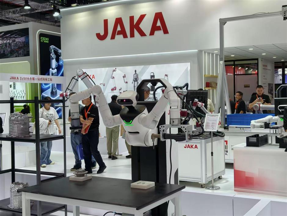 Robots, No Longer Just Dancing Gimmicks, Penetrate Factory Floors