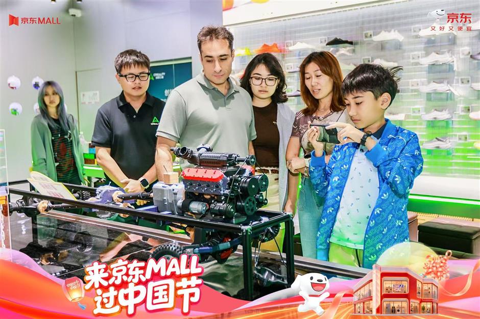 Minhang Holiday Visitors Throng Minhang Amid Promotional Events And Subsidies