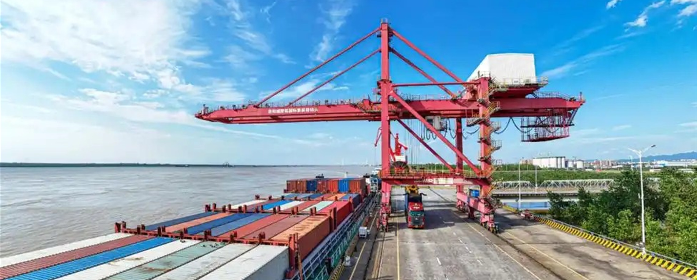 High-Tech Exports Drive Shanghai's Foreign Trade Surge