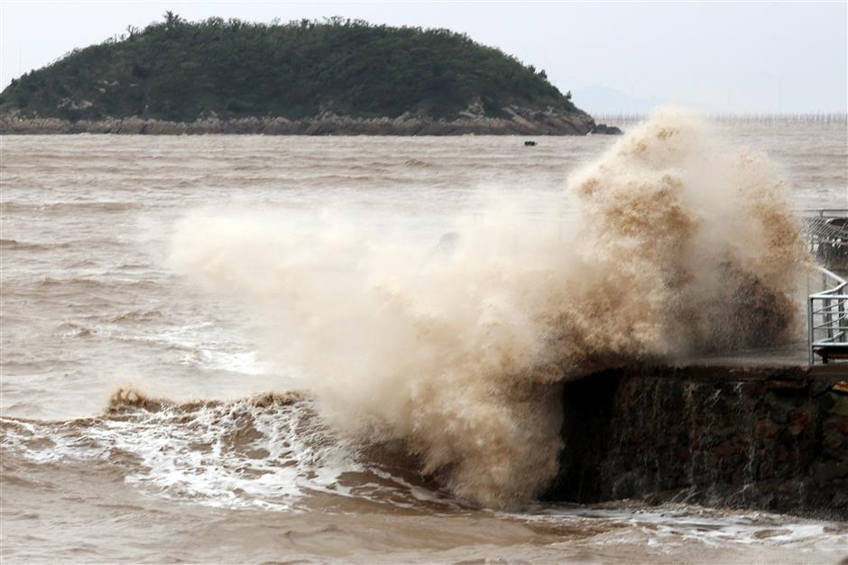 [Weather] Shanghai Braces for Heavy Rain As Typhoon Champi Approaches
