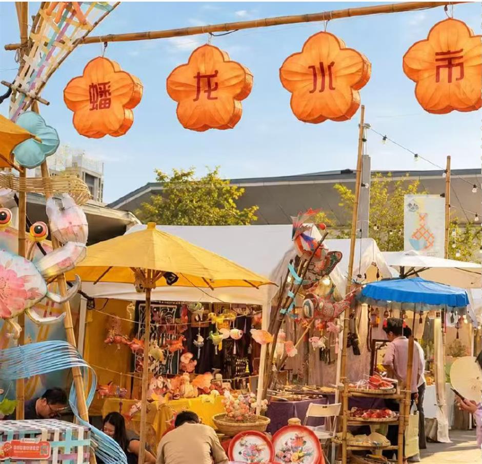 顶流IP换秋装、免费秋日市集上新、原版《太阳王》首秀......一周文旅生活