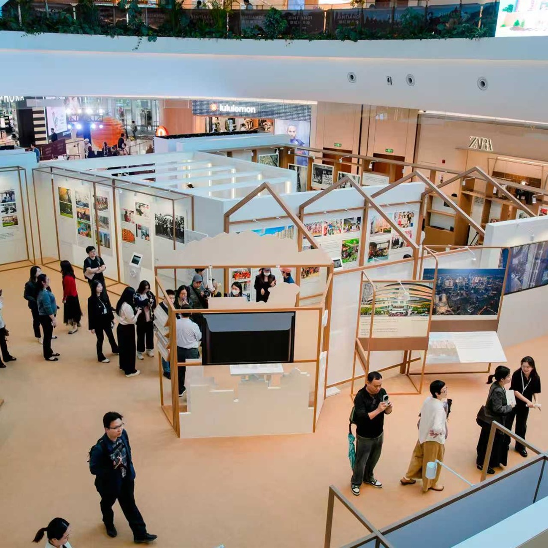 Exhibition Traces 30 Years of Change in Hongkou