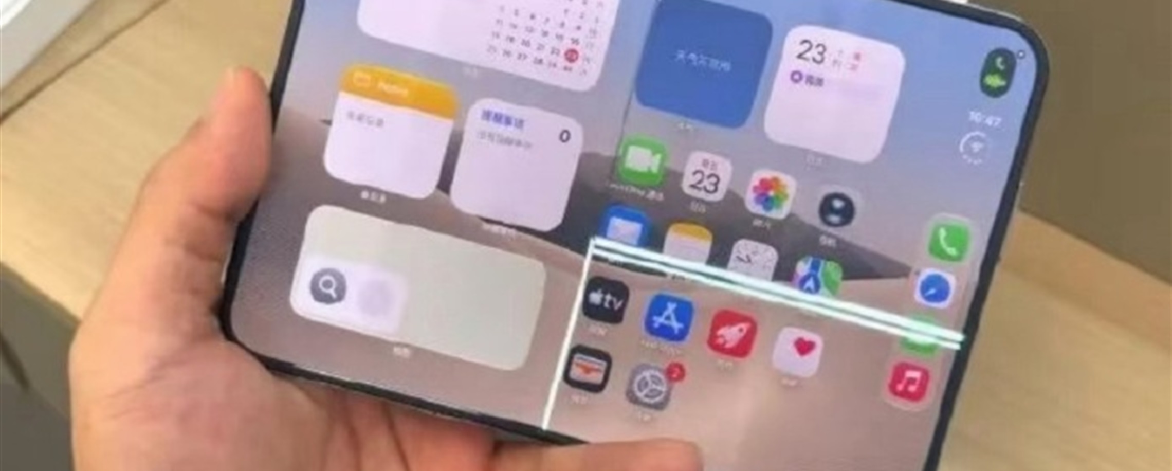 Line Replacement Unit Design Early iPhone Duo Screen Failures Raise Questions Over Hinge Design
