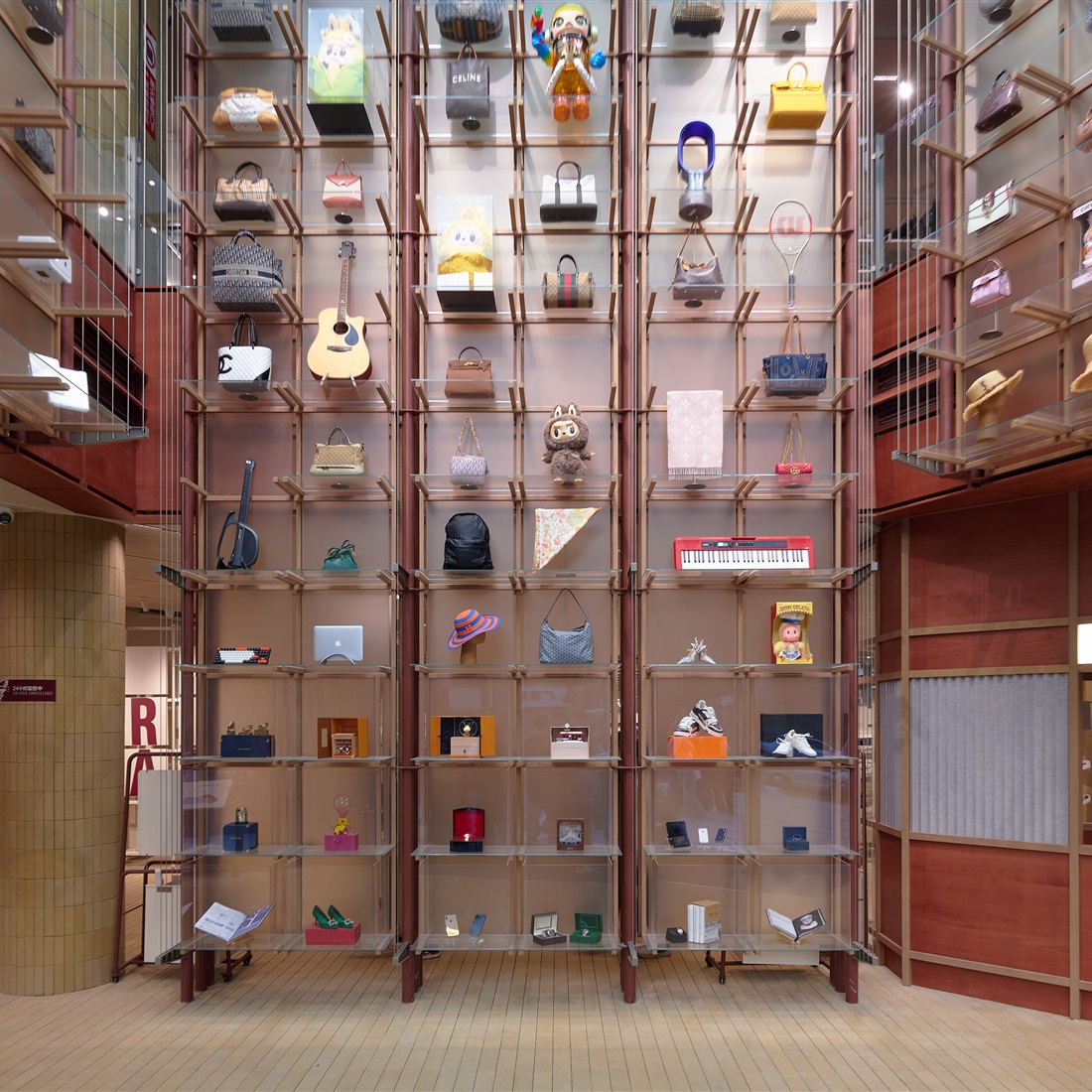[Fashion Files] The Huge Secondhand Warehouse in Downtown Shanghai