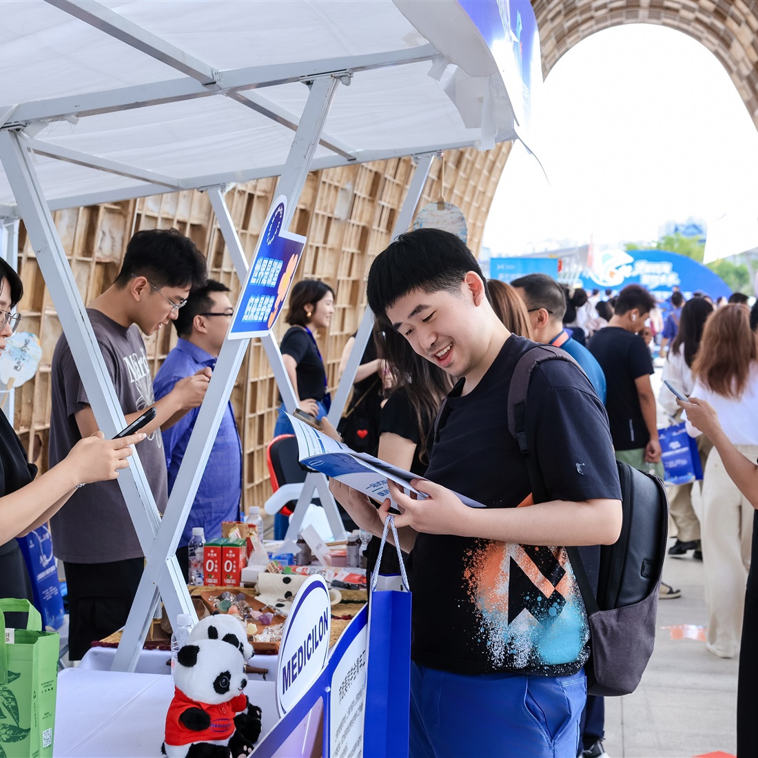 Waterfront Market Takes Center Stage at Returnees Town Festival