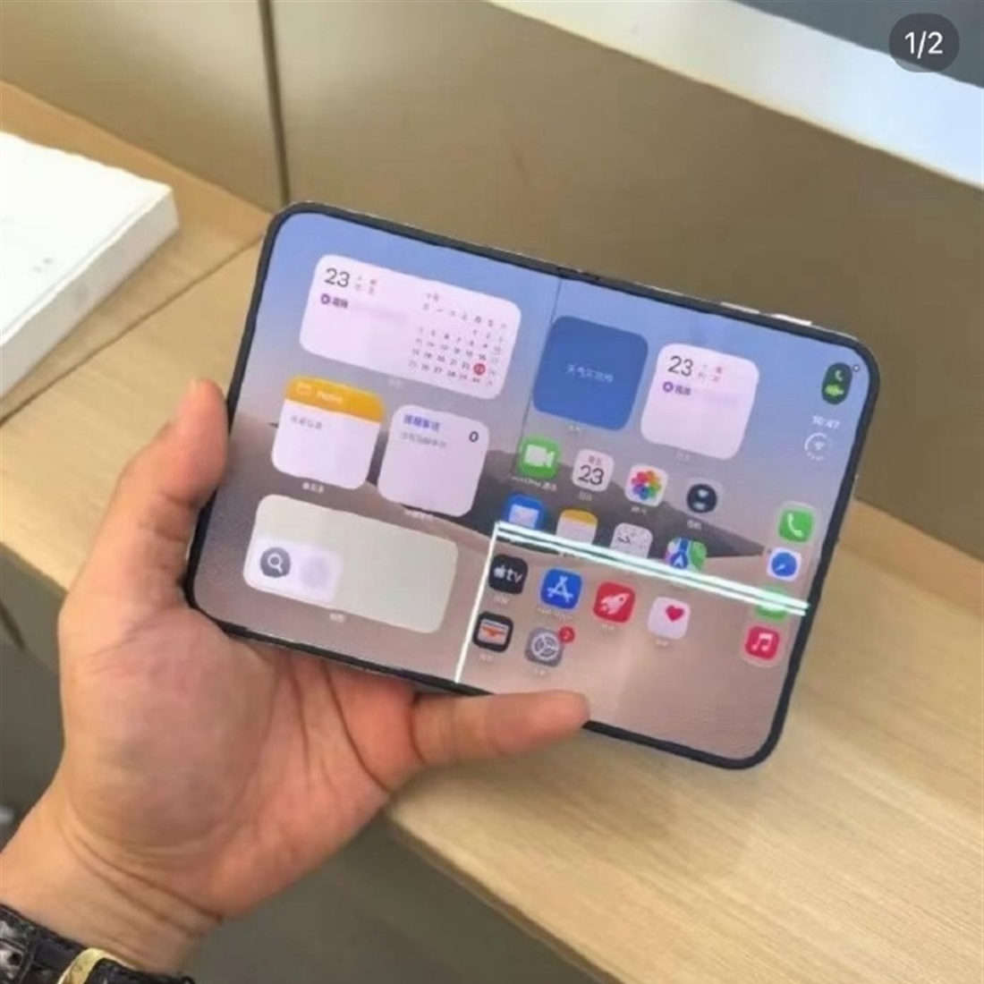 Early iPhone Duo Screen Failures Raise Questions Over Hinge Design