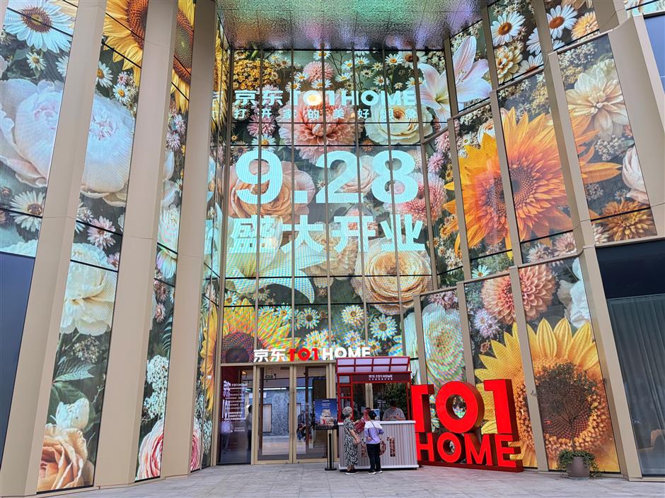Tech, Fashion and Design Stores Set Up Shop on Nanjing Rd W.